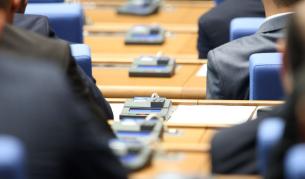 Енергийната комисия в НС отхвърли ветото на президента за "Лукойл"