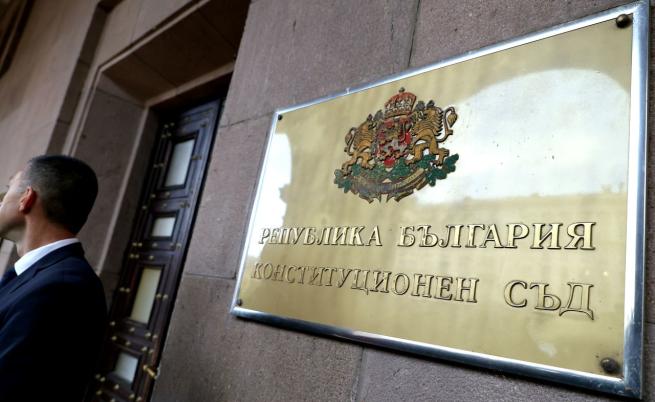 КС проверява данните за съвместното пътуване на Делян Пеевски и Десислава Атанасова