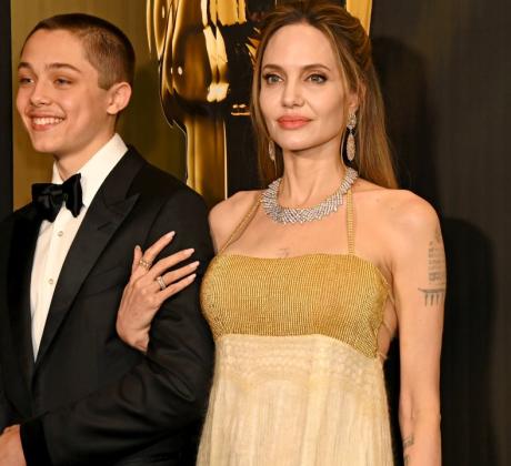 Нокс Джоли Пит – 17 годишният син на Анджелина Джоли – отново