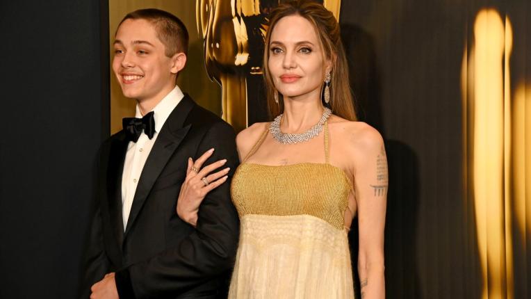 Анджелина Джоли Нокс син