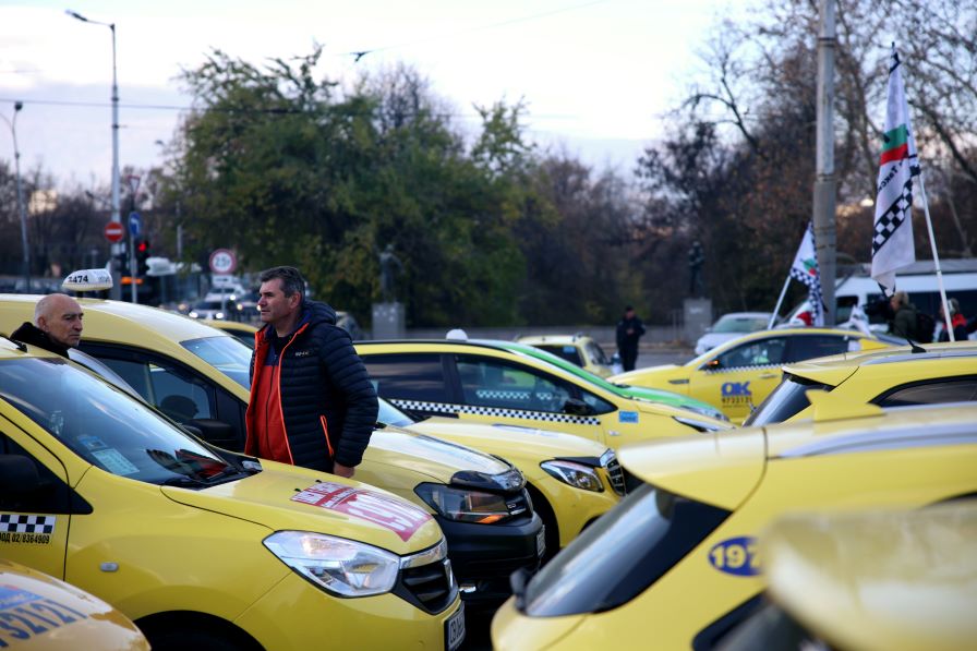 <p>Таксиметрови шофьори от цялата страна излязоха на протест - 20.11.2024 г.</p>