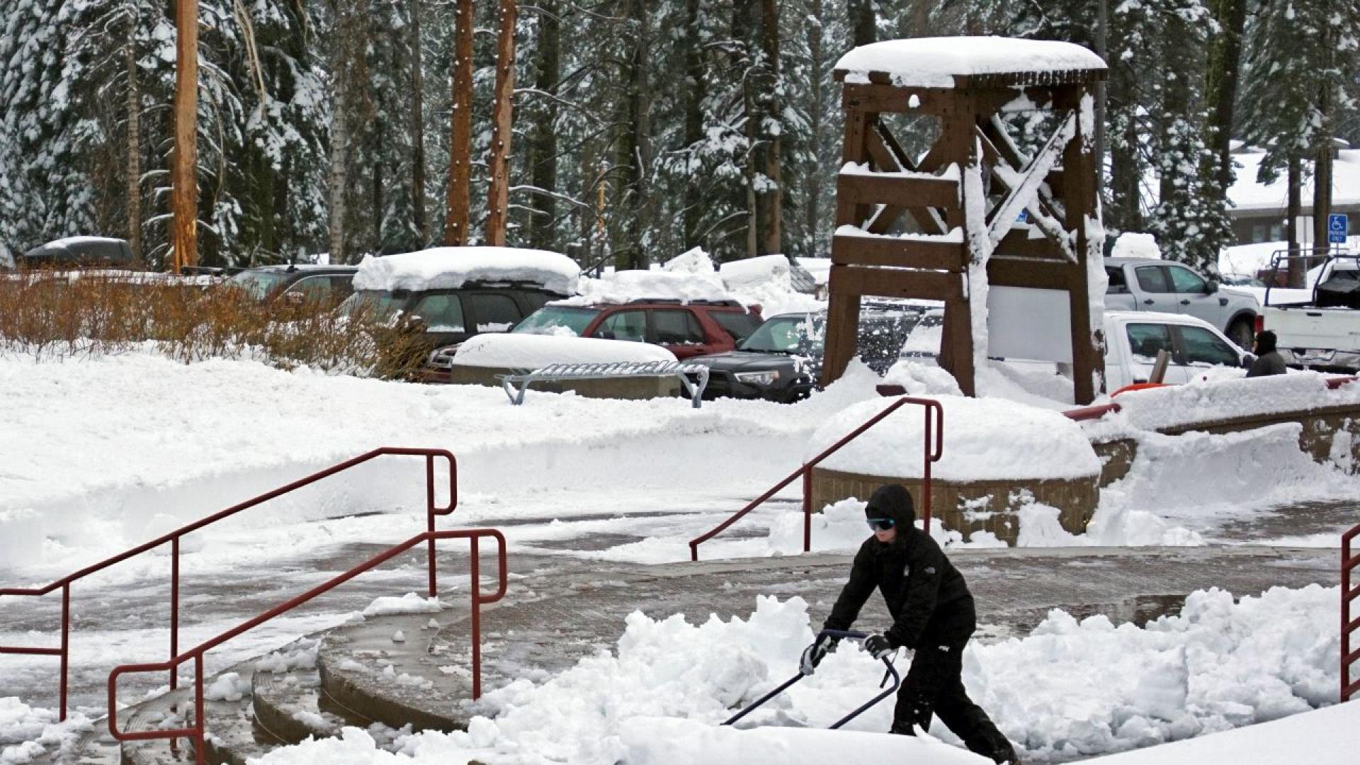 Вместо пролетно слънце април донесе студен фронт със снеговалежи и