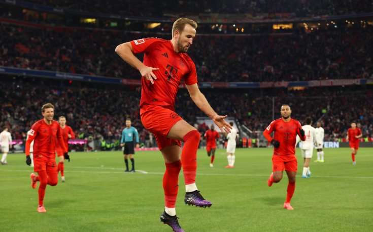 Байерн не блестя, но отнесе Аугсбург в баварското дерби след хеттрик на Хари Кейн