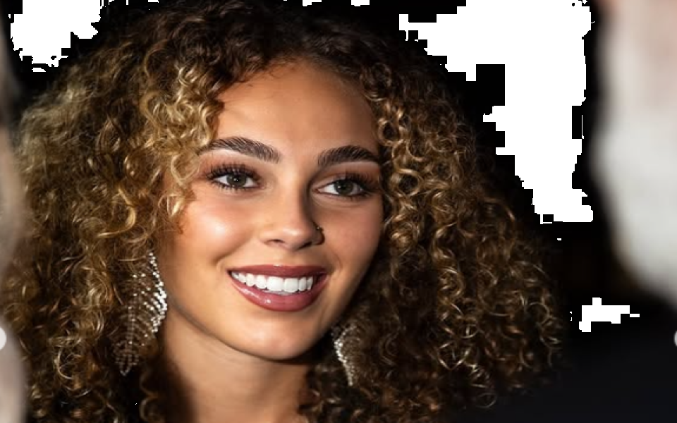 <brath d=M556.869,30.41 C554.814,30.41 553.148,32.076 553.148,34.131 C553.148,36.186 554.814,37.852 556.869,37.852 C558.924,37.852 560.59,36.186