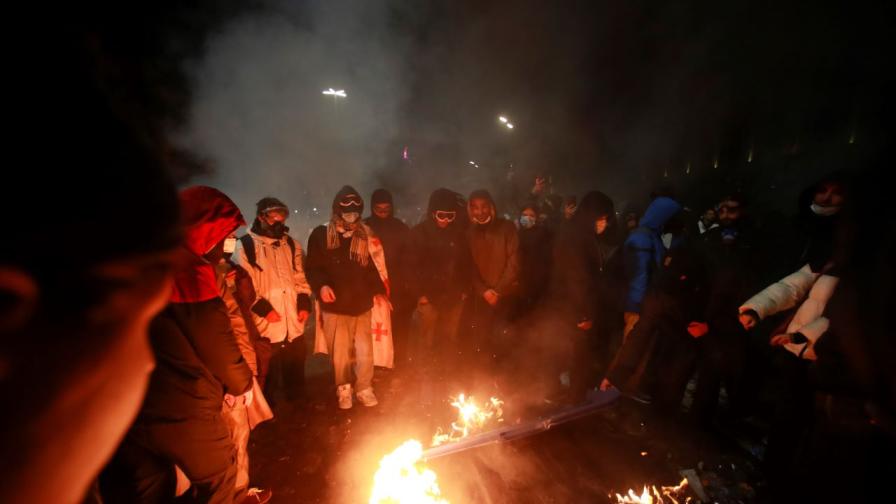 Седма поредна вечер на протести в Грузия, задържан е лидер на опозицията