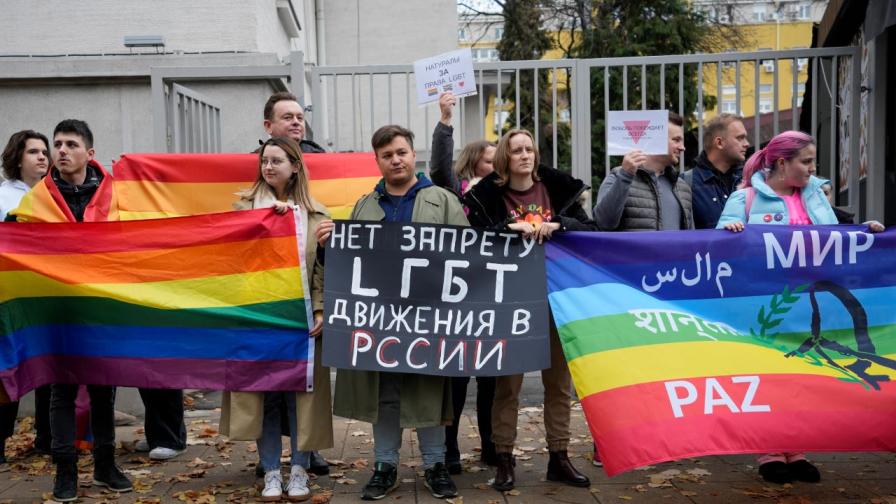 <p>Руската полиция нахлу в ЛГБТ клуб в Москва (ВИДЕО)</p>