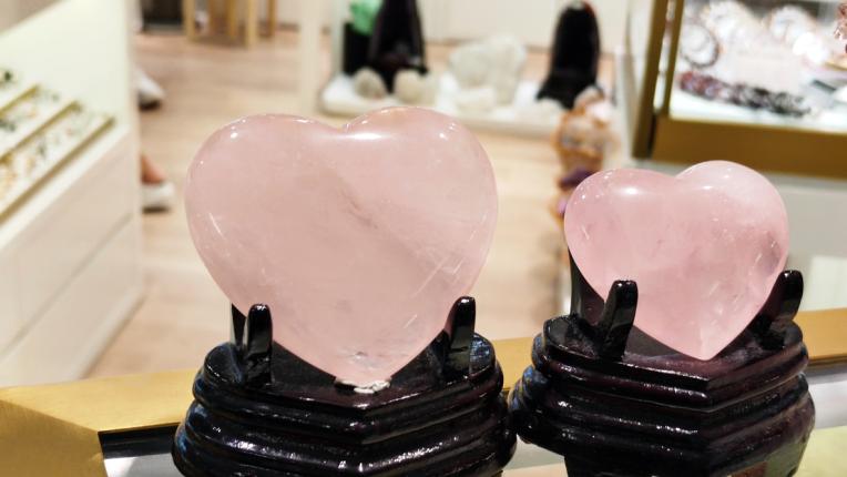  Повече фамилиарност и пристрастеност? Тези кристали са за вас! 