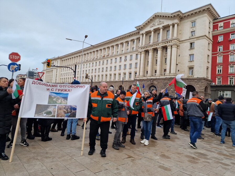 <p>Миньори на протест пред Министерския съвет</p>