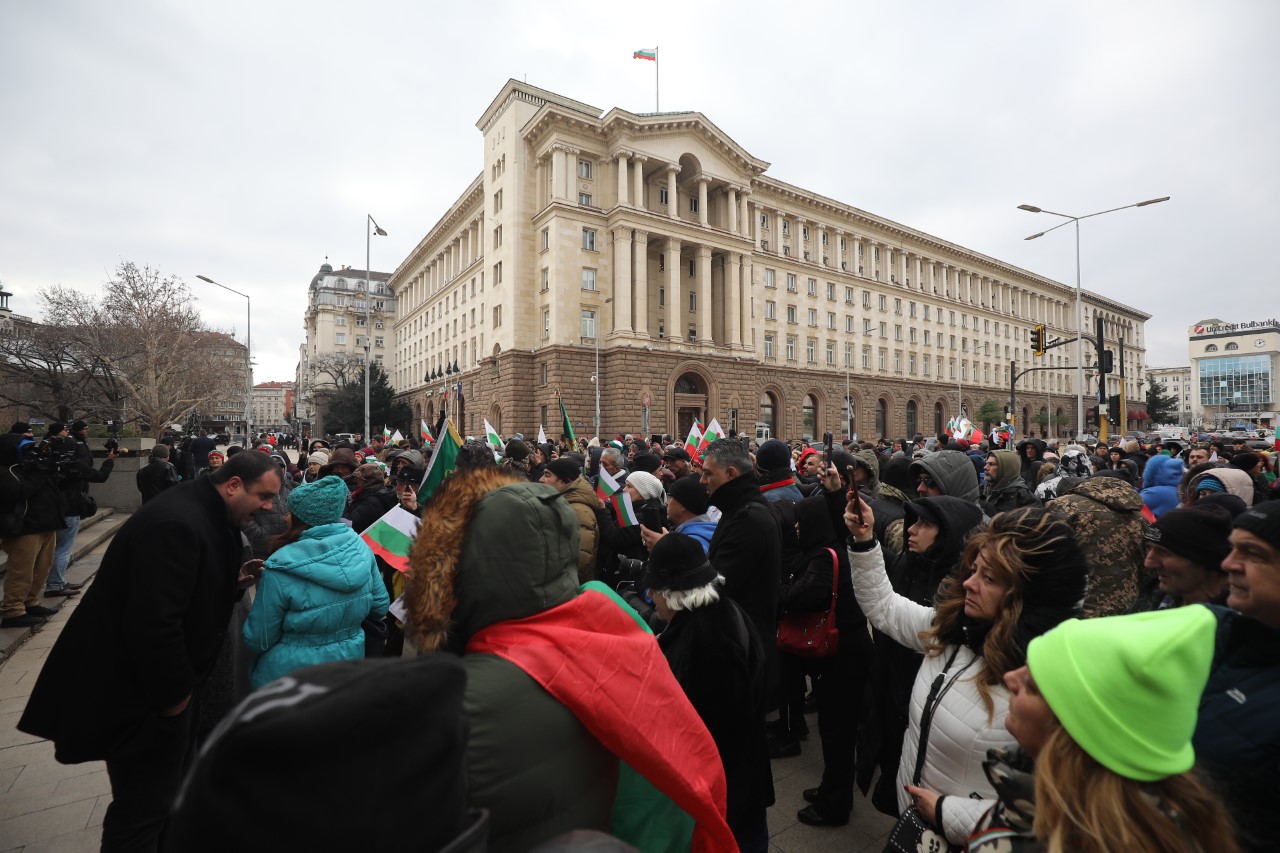 <p>Стопаните на заразените с чума животни излязоха на протест пред Министерския съвет. Те настояват за адекватни мерки от страна на държавата.</p>