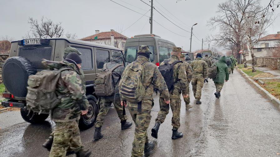 <p>Военнослужещи и днес помагат в издирването на 13-годишния Ники</p>