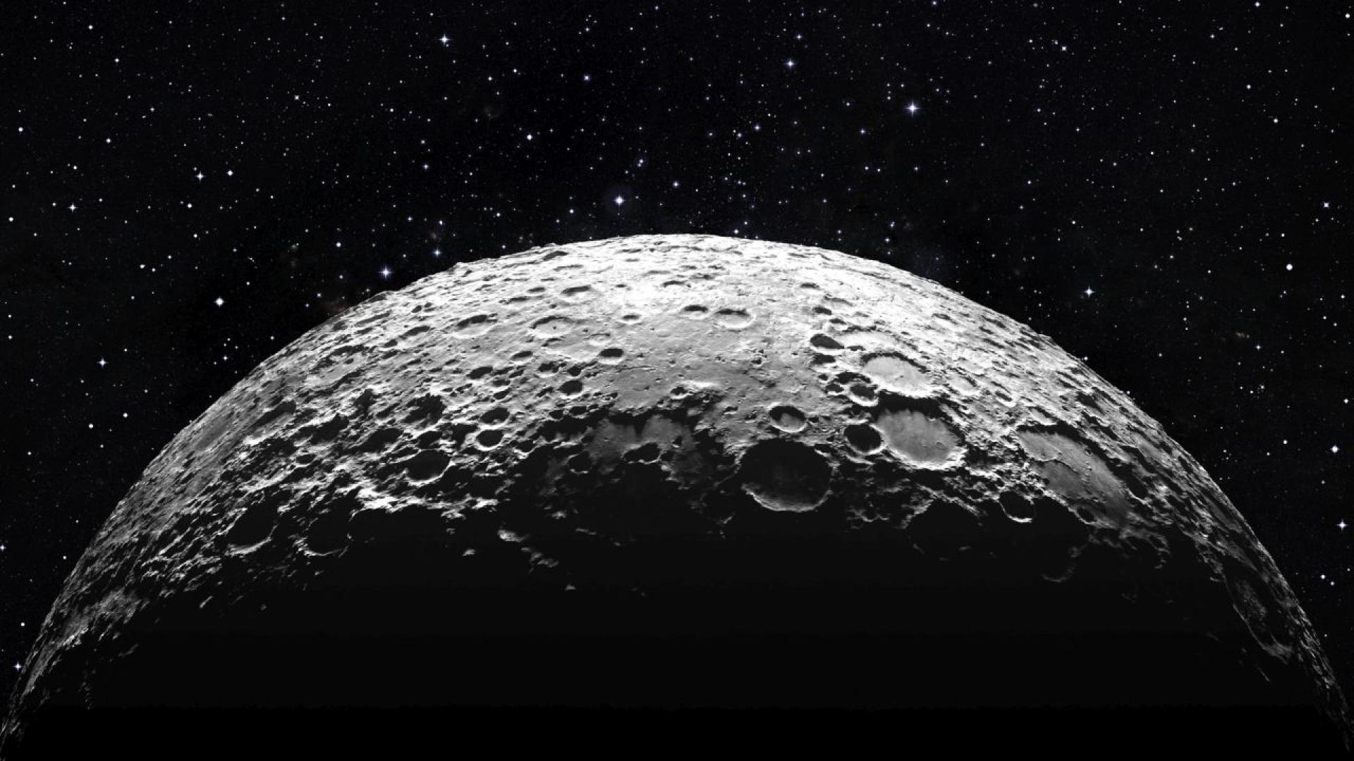 Без атмосфера и течна вода Луната днес е необитаемо място