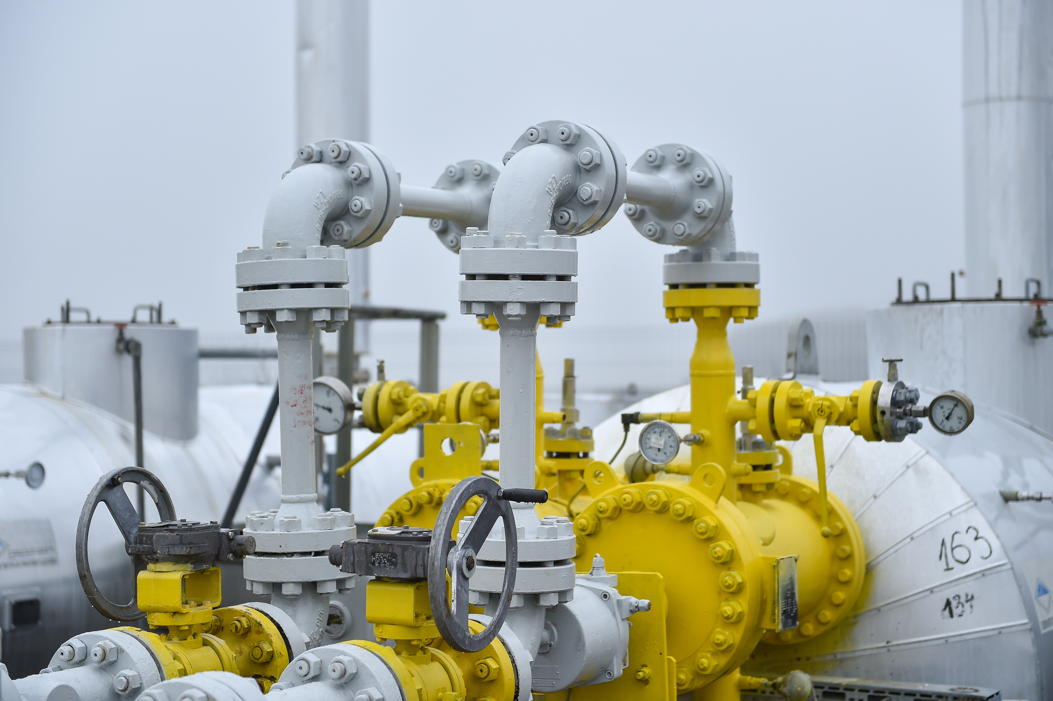 МАЕ с мрачна прогноза: Европа навлиза в зимата с рекордно ниски газови запаси