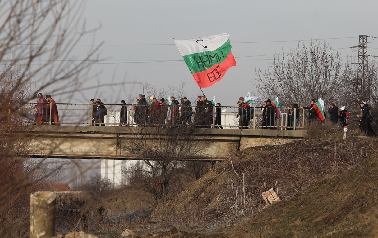 <p>Край река Лесновска в Елин Пелин, се проведе водосвет и бе извършено традиционното хвърляне на кръста на Богоявление (Йордановден)</p>