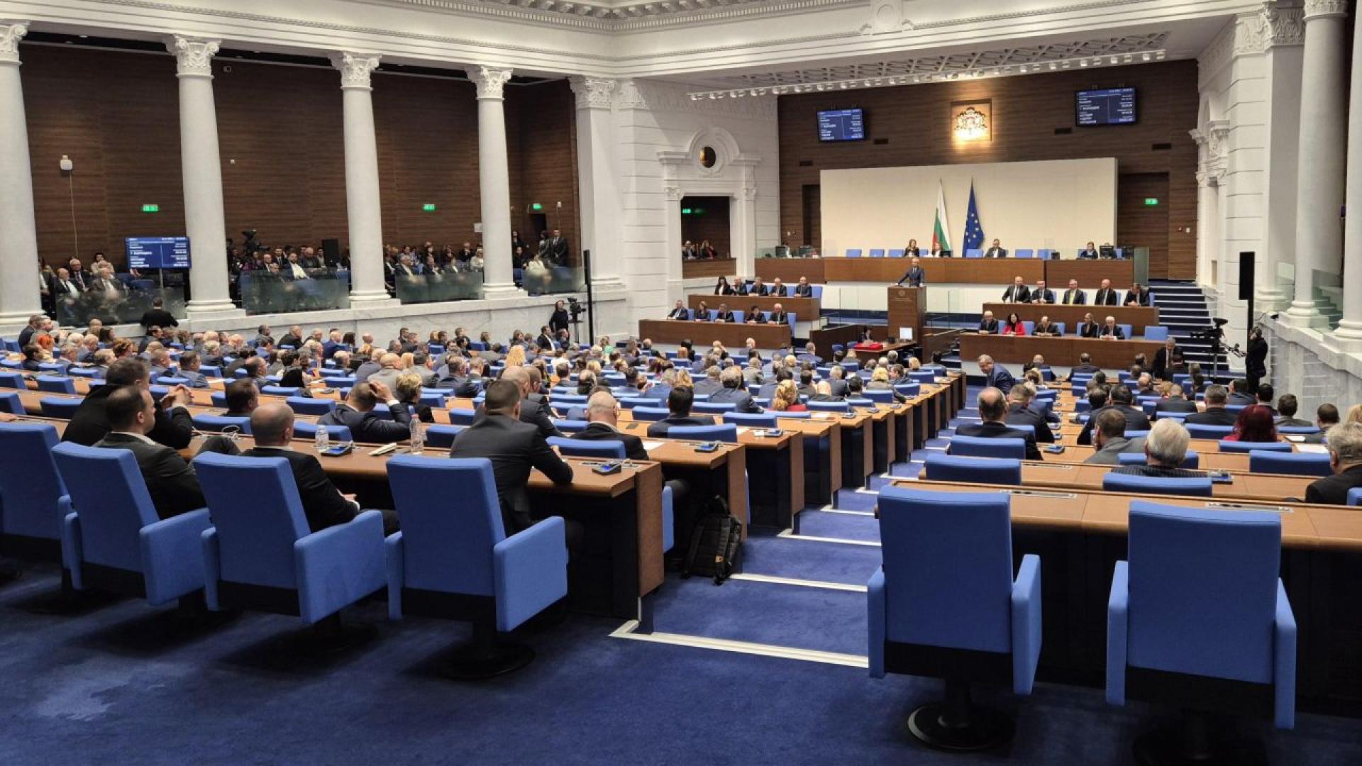 Пленарното време не стигна депутатите да гласуват проекта на решение