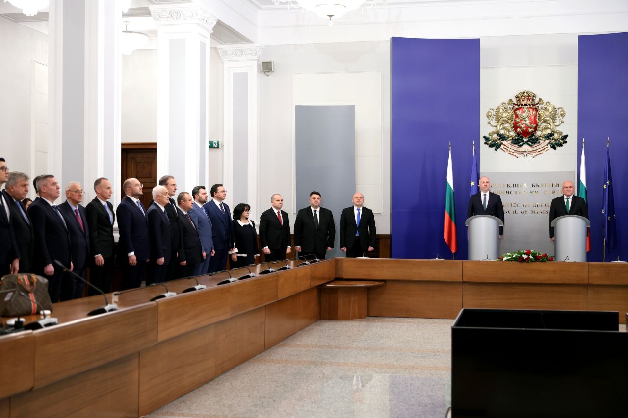 <p>&nbsp;Церемония по предаване и приемане на властта се провежда в Гранитна зала на Министерския съвет</p>