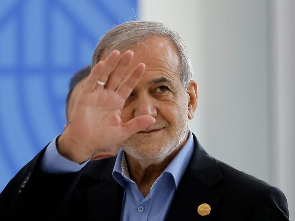 Иранският президент Масуд Пезешкиан пристигна в Москва за разговори с