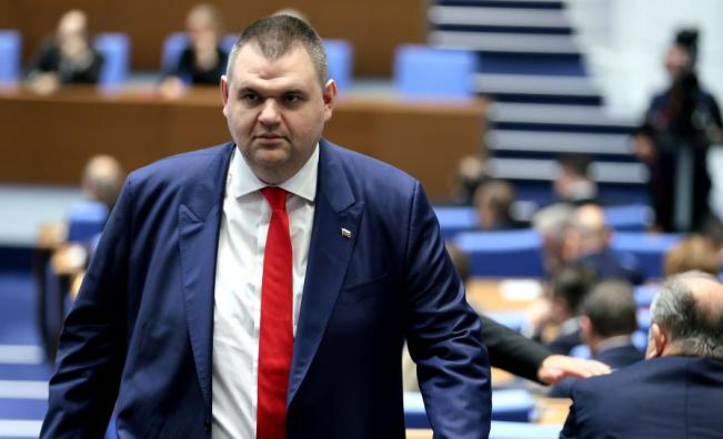 Пеевски сезира КЗК за потенциален картел на 
