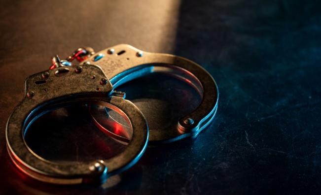 Мъж е обвинен в блудство с малолетната си дъщеря
