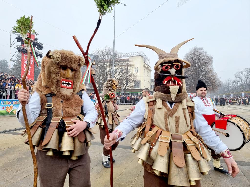 Голям брой участници от България чужбина гости и зрители се