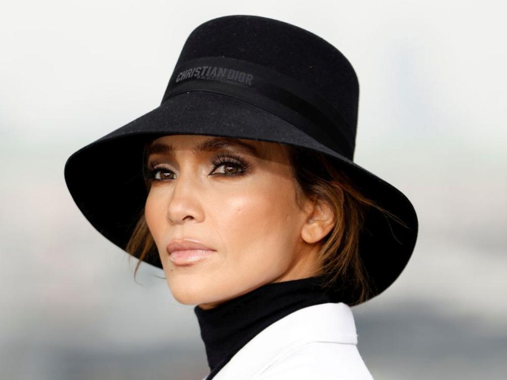 Дженифър Лопес зашемети с изцяло кожена визия за филмовия фестивал