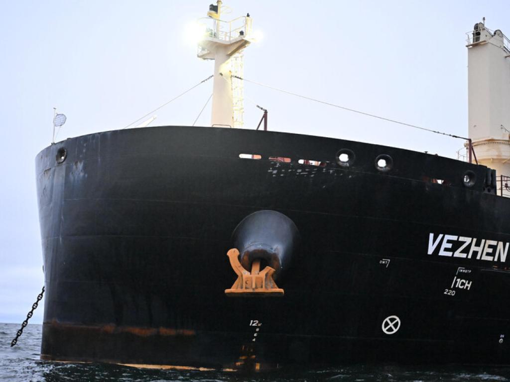 Българските членове на екипажа на кораба Вежен ще бъдат посетени