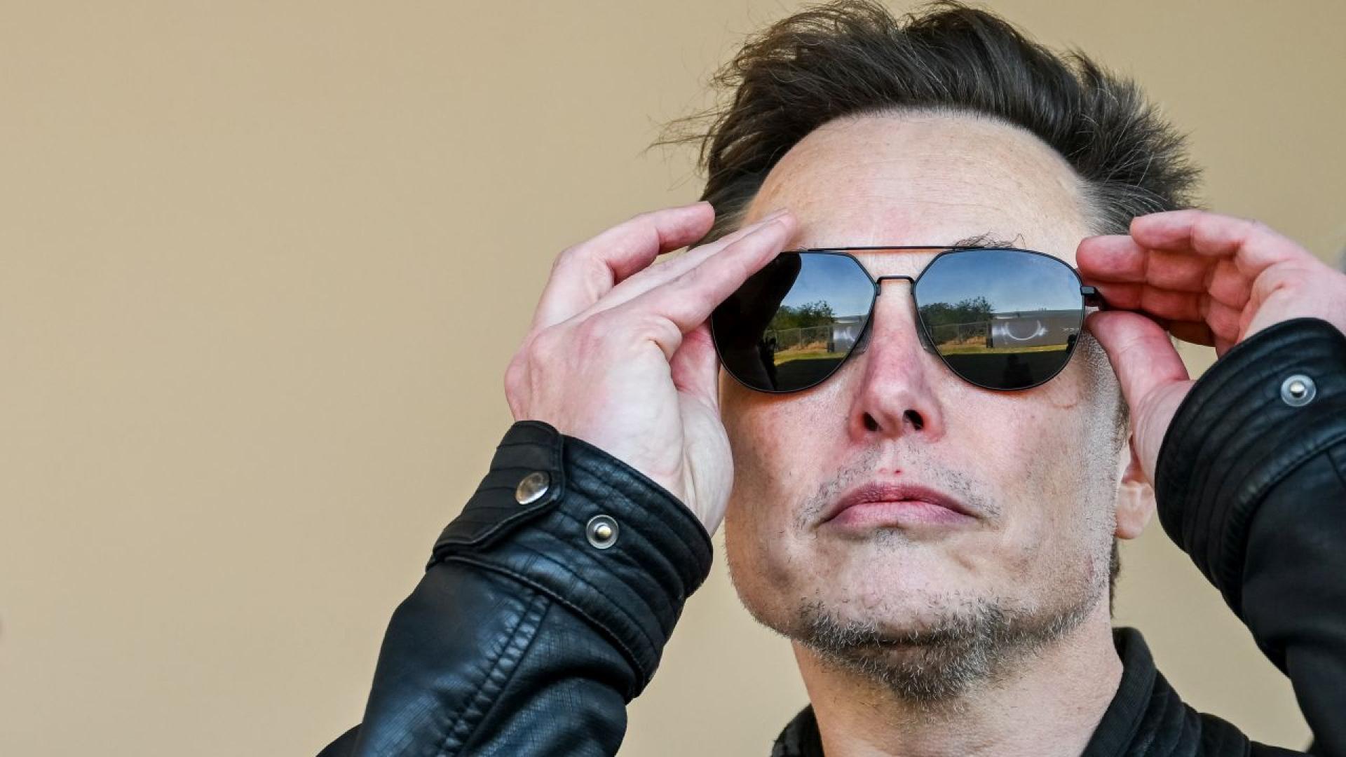 Чатботът с изкуствен интелект Grok на Илон Мъск заяви че