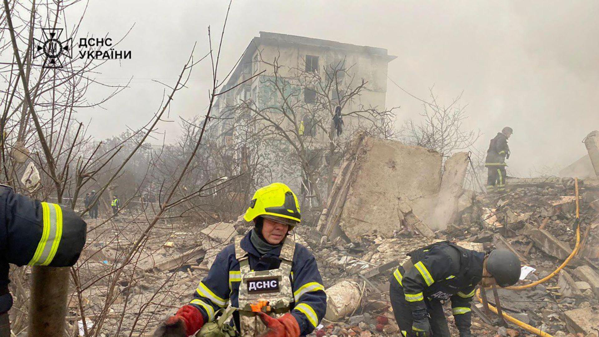 Украинският президент Володимир Зеленски съобщи че над 100 000 души