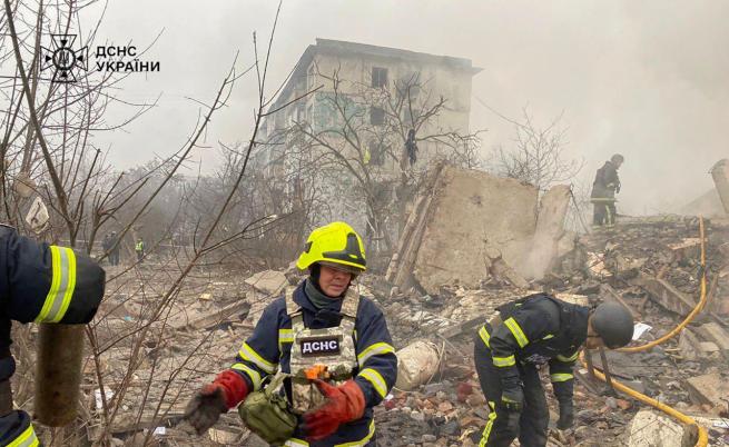 Руска ракета се вряза в жилищна сграда в Централна Украйна