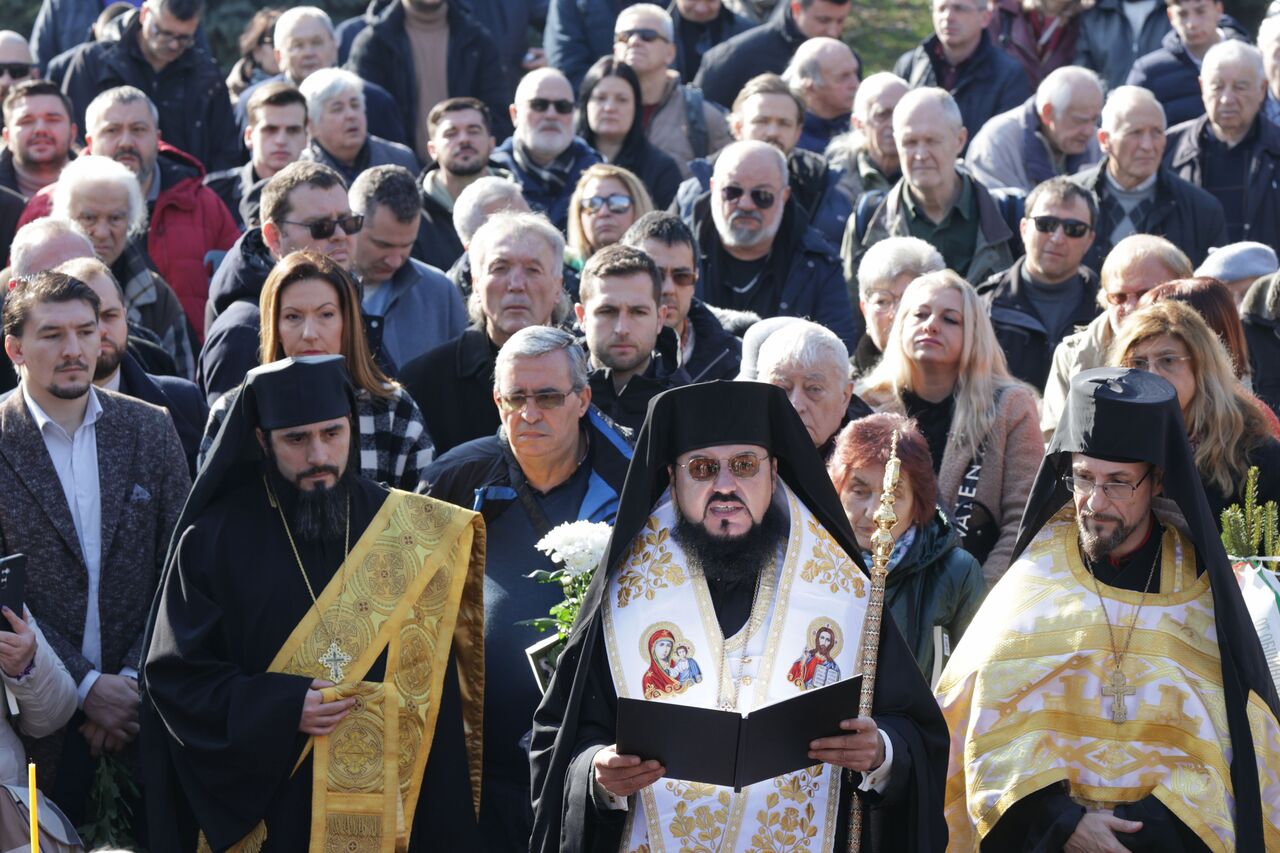 <p>С поднасяне на венци и цветя в София беше почетена паметта на жертвите на комунистическия режим. Днес се навършват 80 години от смъртните присъди на Народния съд.</p>