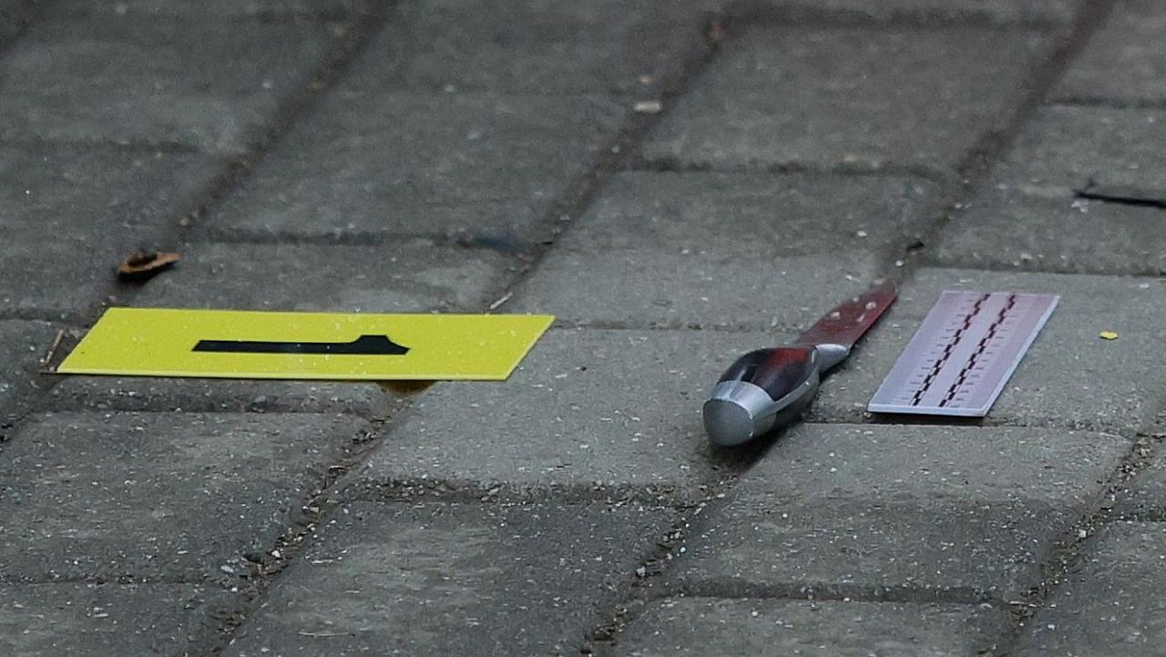 Шокиращи случаи в Самоков, момиче заплашва с нож, а момче удря с бокс друго дете