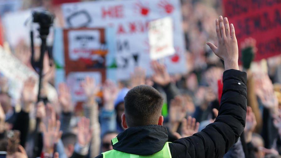 Блокадите и протестните шествия в Сърбия продължават (ВИДЕО/СНИМКИ)