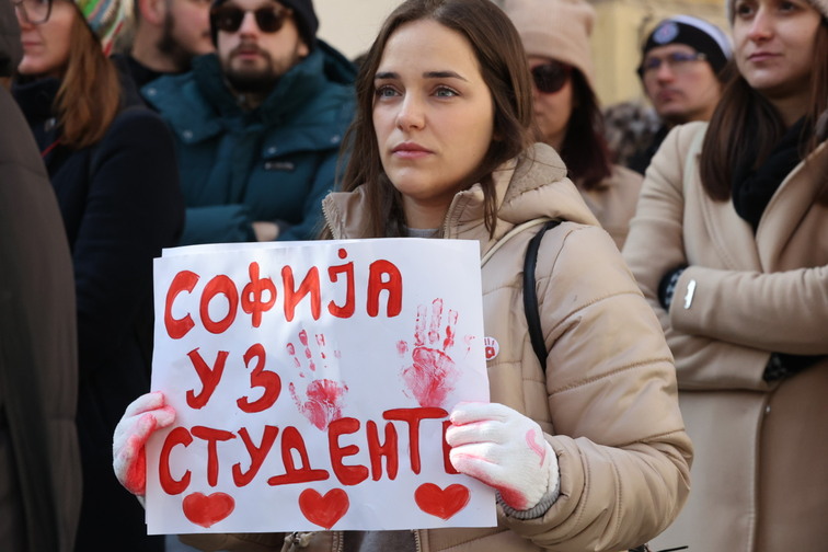 <p>Сръбската общност у нас на шествие в подкрепа на протестиращите студенти в Белград</p>