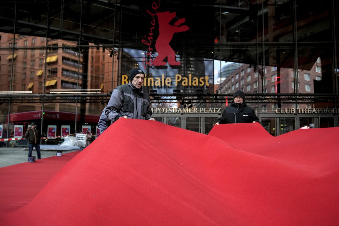 <p>Тече подготовката на 75-ия международен филмов фестивал &quot;Берлинале&quot; в Berlinale Palast, Берлин.</p>