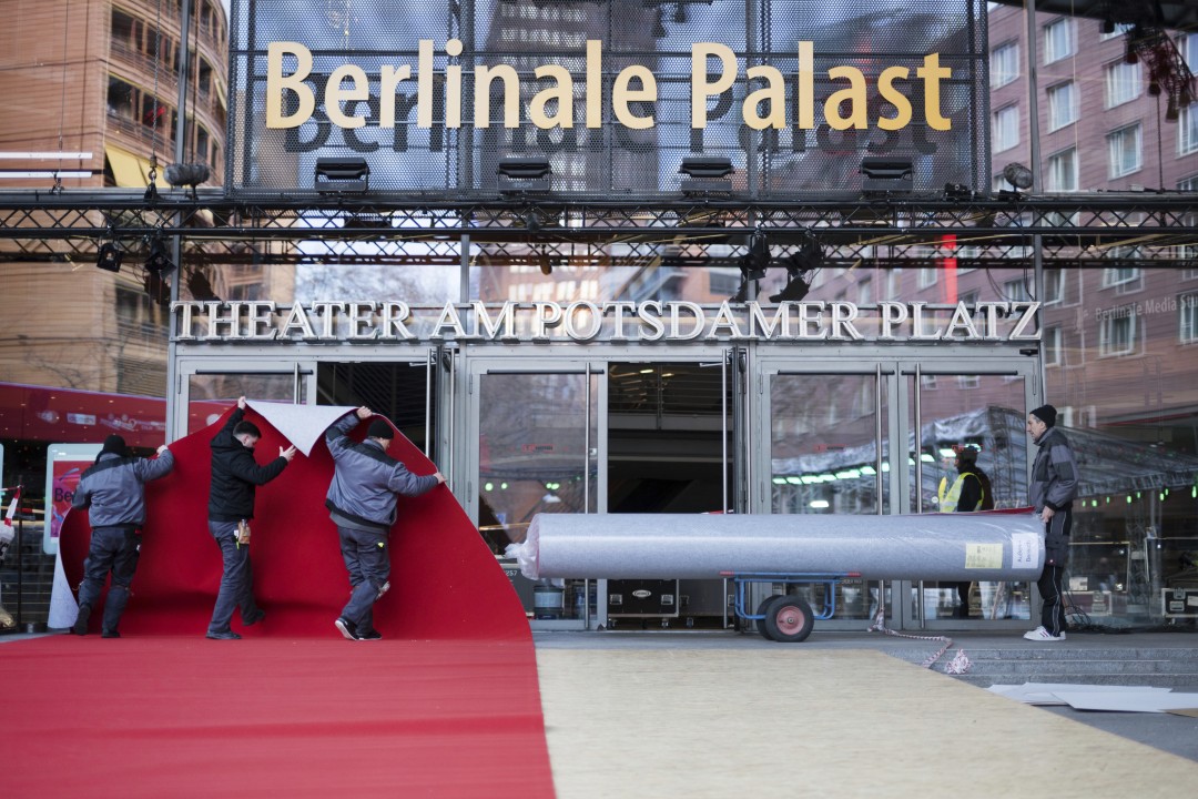 <p>Тече подготовката на 75-ия международен филмов фестивал &quot;Берлинале&quot; в Berlinale Palast, Берлин.</p>