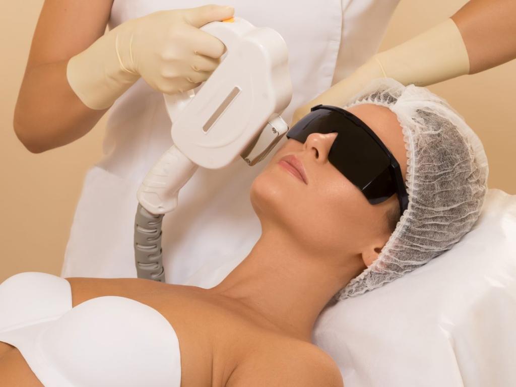 Жена твърди че е обезобразена след дерматологична процедура с лазер