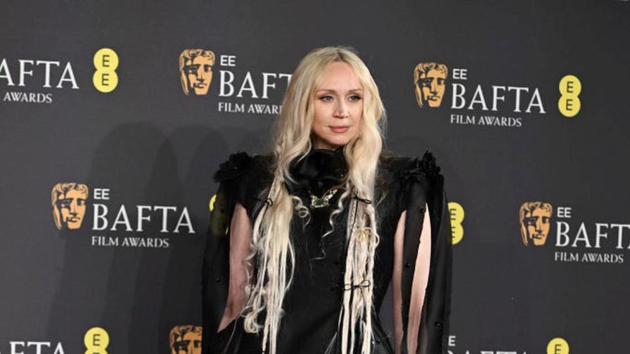 Най-зле облечените звезди на наградите BAFTA...