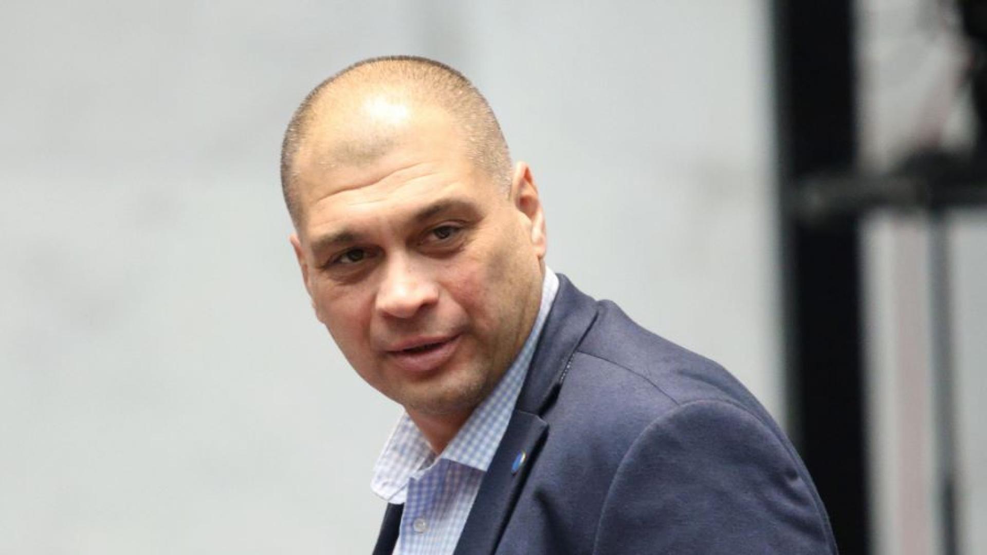 Депутатът от ДПС Ново начало Димитър Аврамов се е