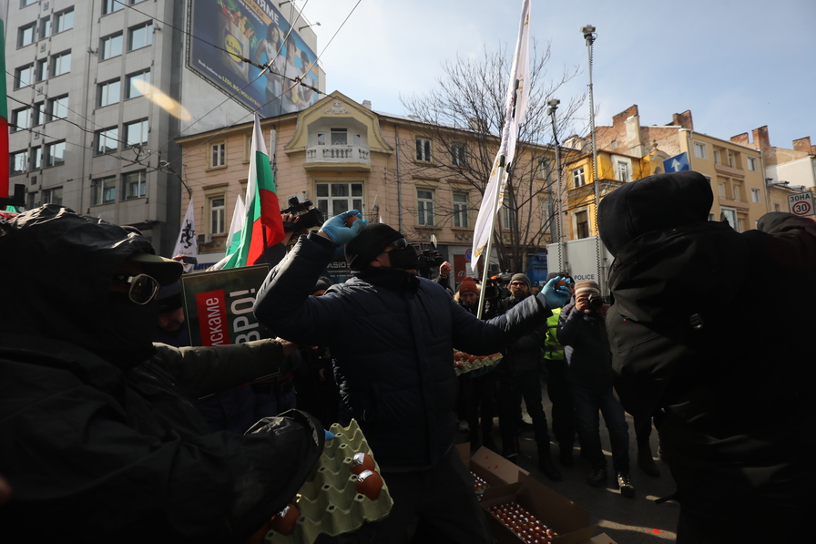 <p>Ранени полицаи и арести на протеста на &bdquo;Възраждане&rdquo;</p>