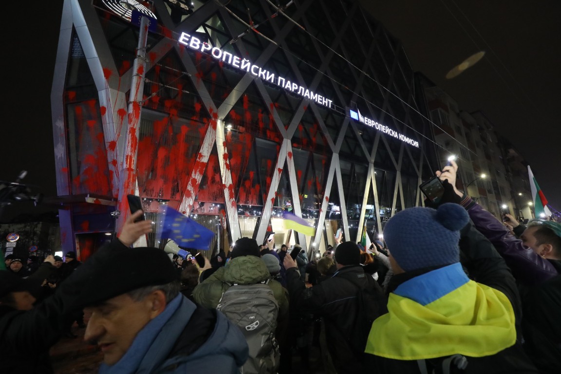 Шествие за Украйна в центъра на София