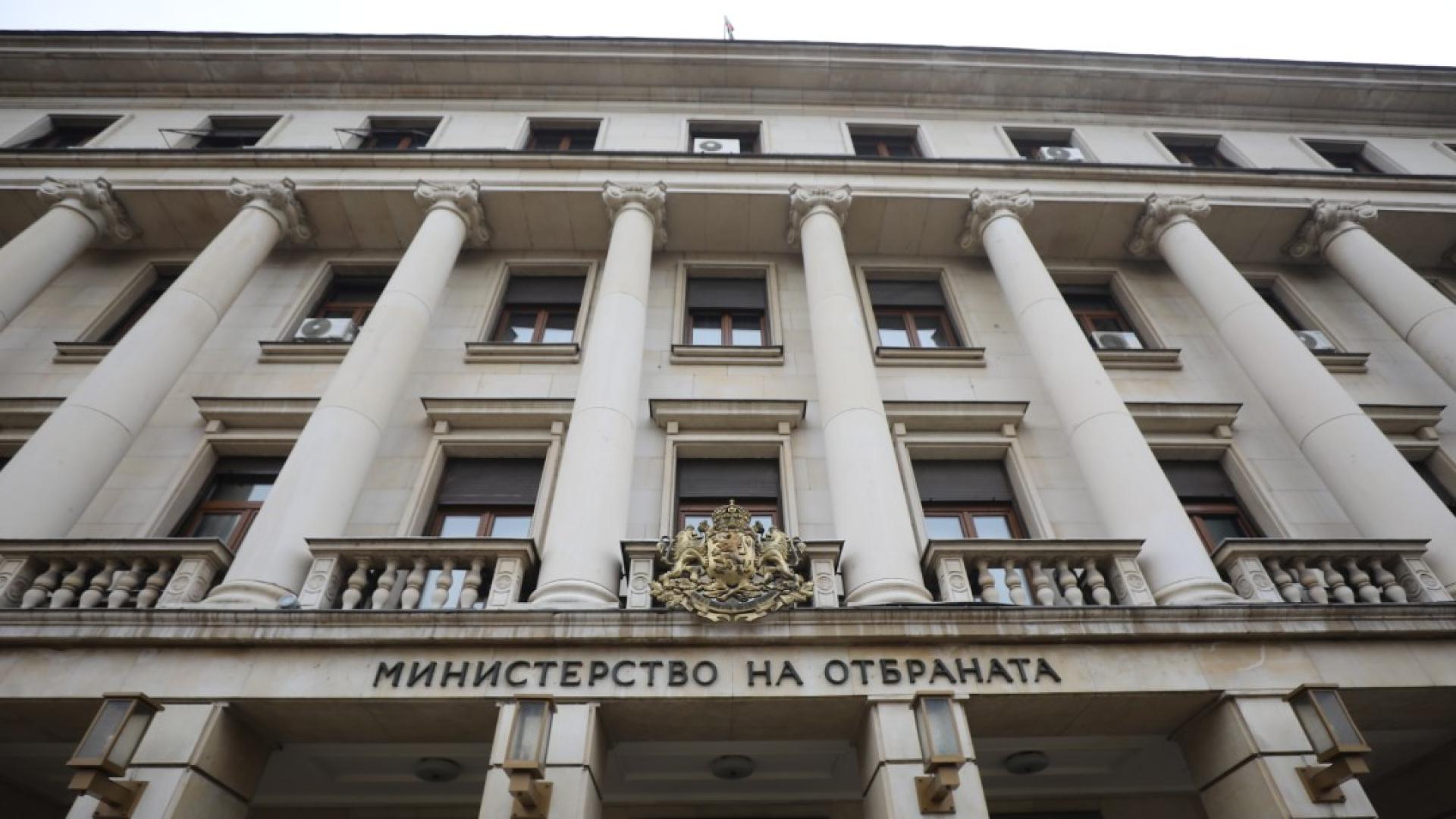 По покана на началника на отбраната адмирал Емил Ефтимов днес