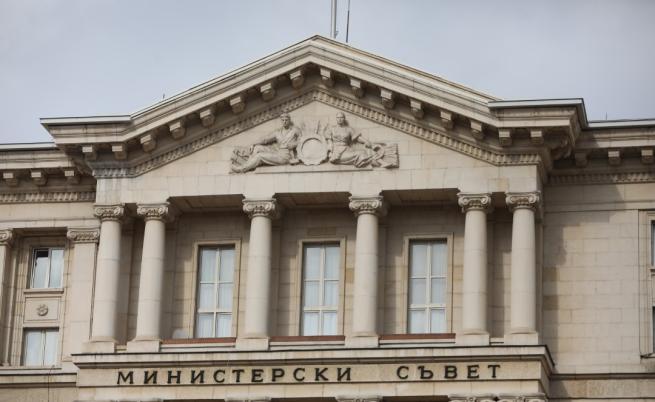 Дават на над половин милион българи помощи заради скъпите горива