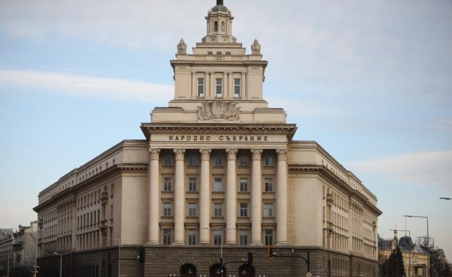 Синдикатите пред НС: Какво ще стане с бюджета и парите на работещите хора