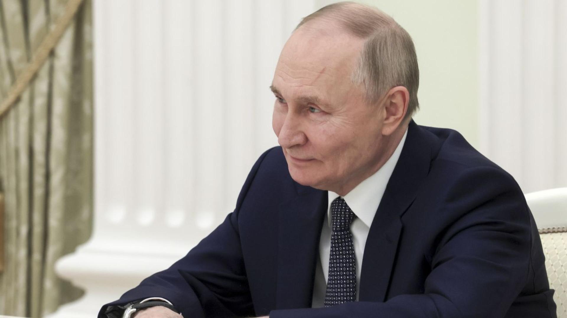 Петъчната драма в Овалния кабинет предизвика бърза реакция от страна