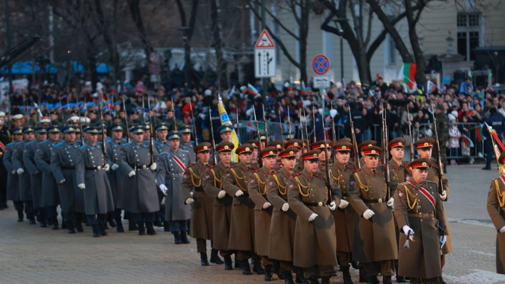 Стържествена заря проверка на площад Народно събрание в столицата се