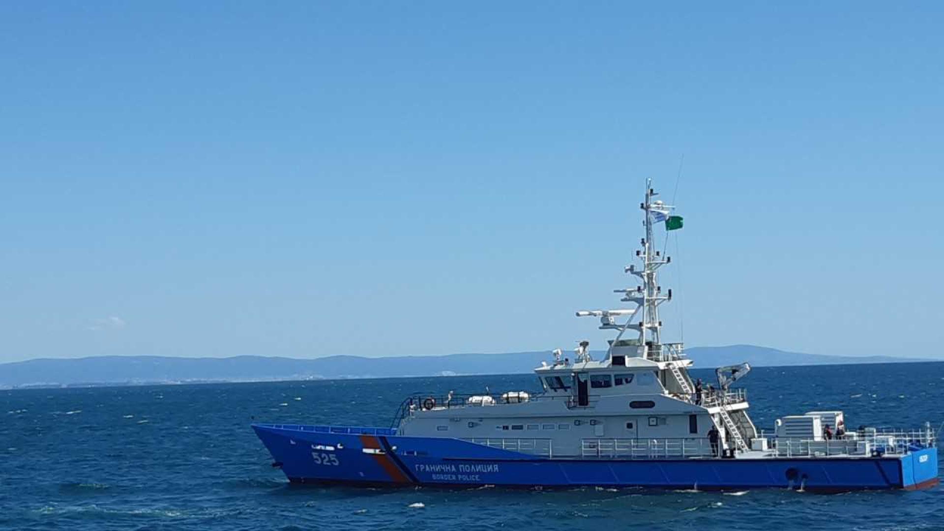 Граничният полицейски кораб Обзор участва в операция по спасяване на