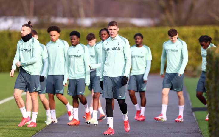 Домове за прилепи и буболечки изгради Тотнъм на базата си