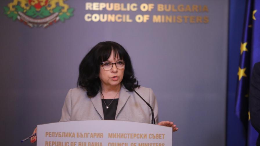 <p>Петкова: Ще индексираме еднократно възнагражденията с 5%&nbsp;</p>