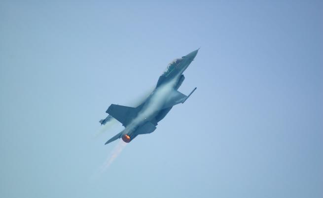 Турски F-16 се разби след излитане, пилотът е загинал