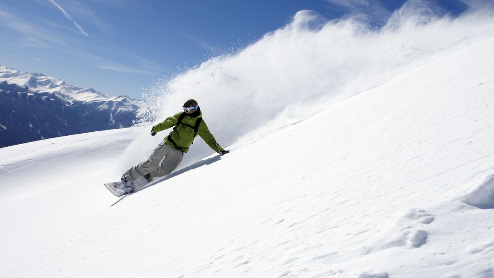 Олимпийски сноубордист и канадски национал е включен в списъка на ФБР