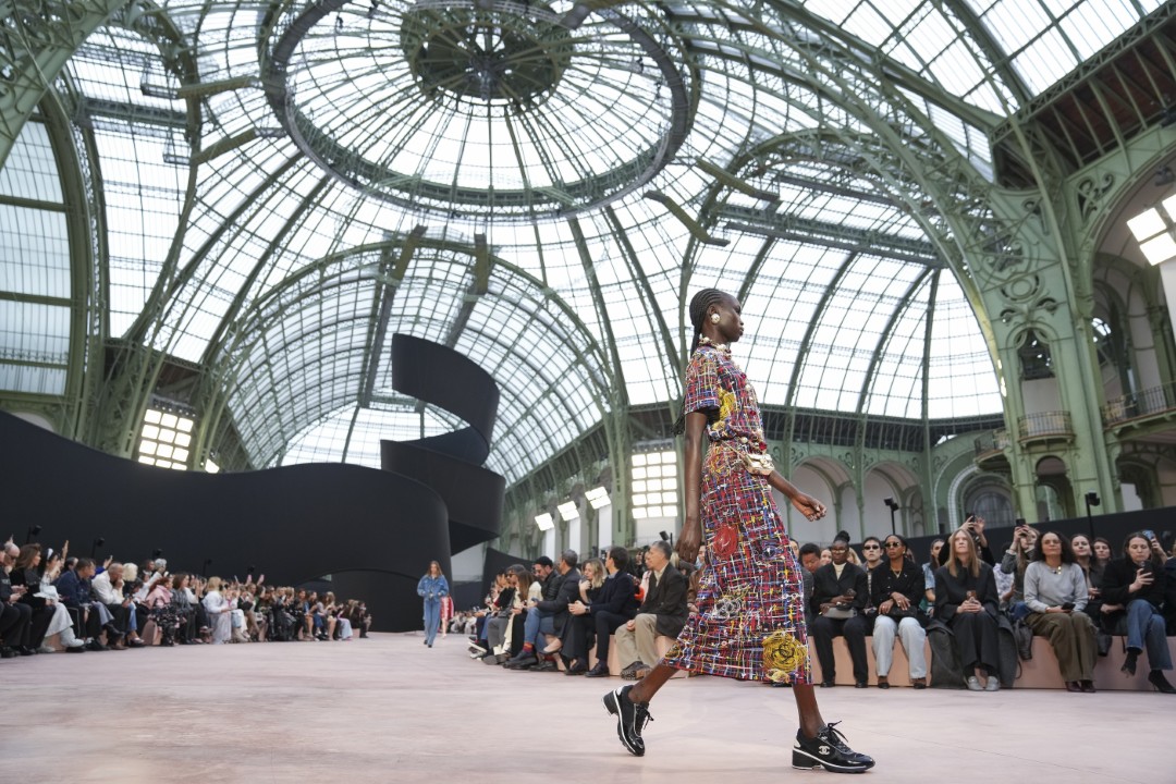 <p>Haute Couture колекцията на Chanel за сезон есен-зима 2025/26 бе представена в Париж пред отбрани VIP гости.</p>